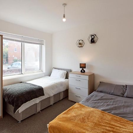 Spacious Home Close To City Centre Location Leeds  Buitenkant foto