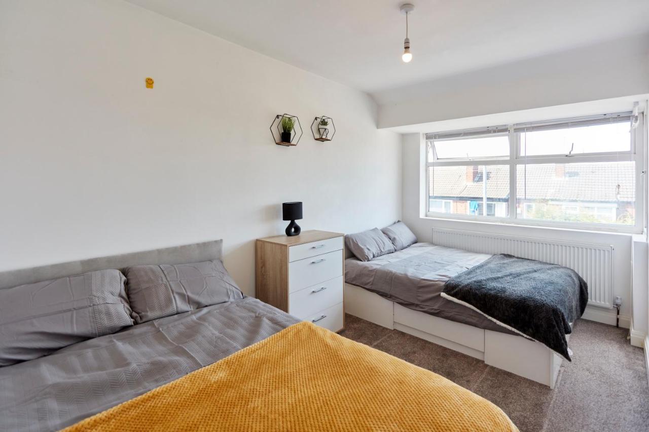 Spacious Home Close To City Centre Location Leeds  Buitenkant foto