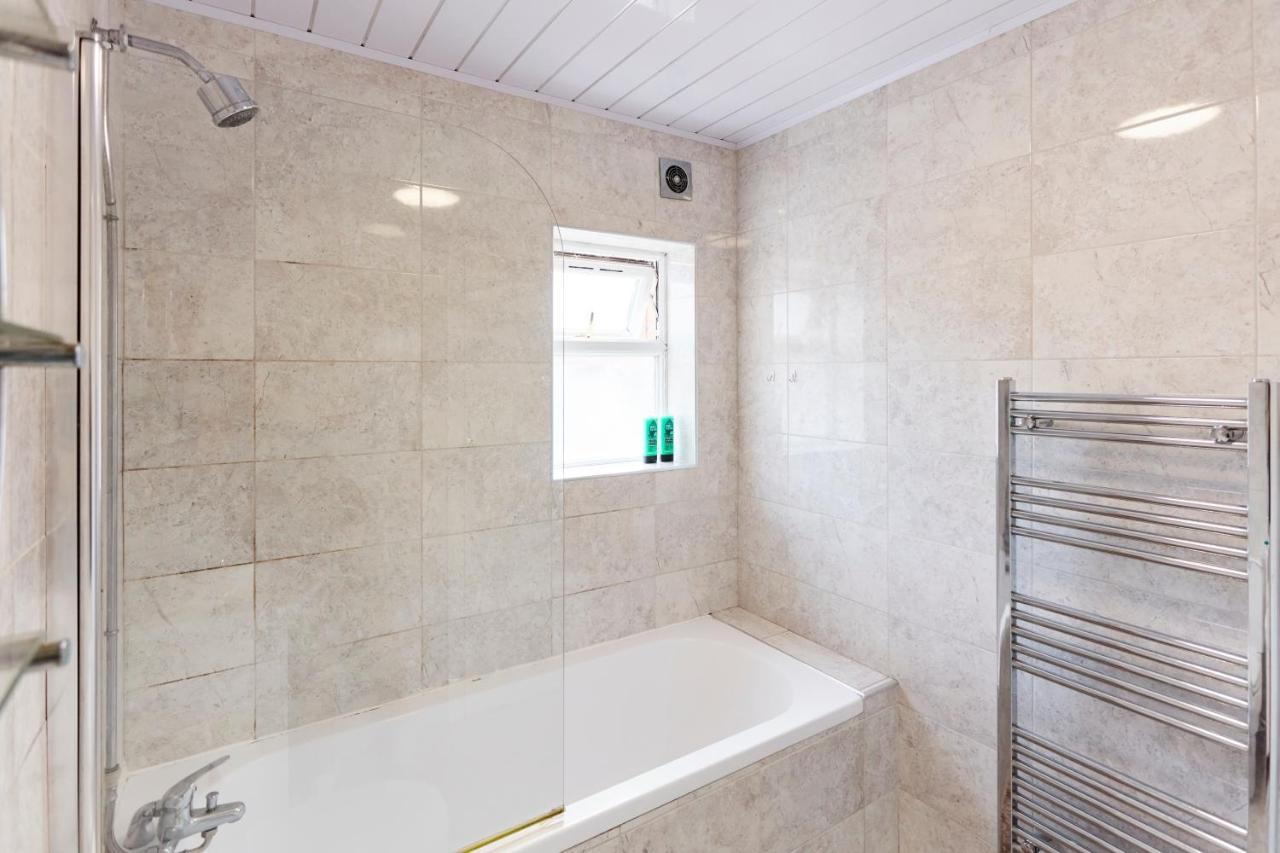 Spacious Home Close To City Centre Location Leeds  Buitenkant foto
