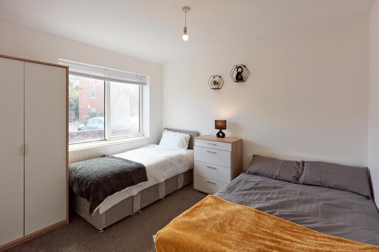 Spacious Home Close To City Centre Location Leeds  Buitenkant foto