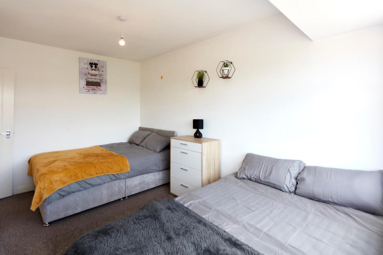 Spacious Home Close To City Centre Location Leeds  Buitenkant foto
