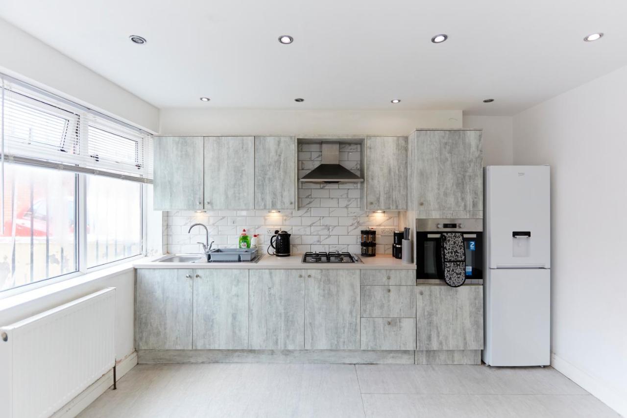 Spacious Home Close To City Centre Location Leeds  Buitenkant foto