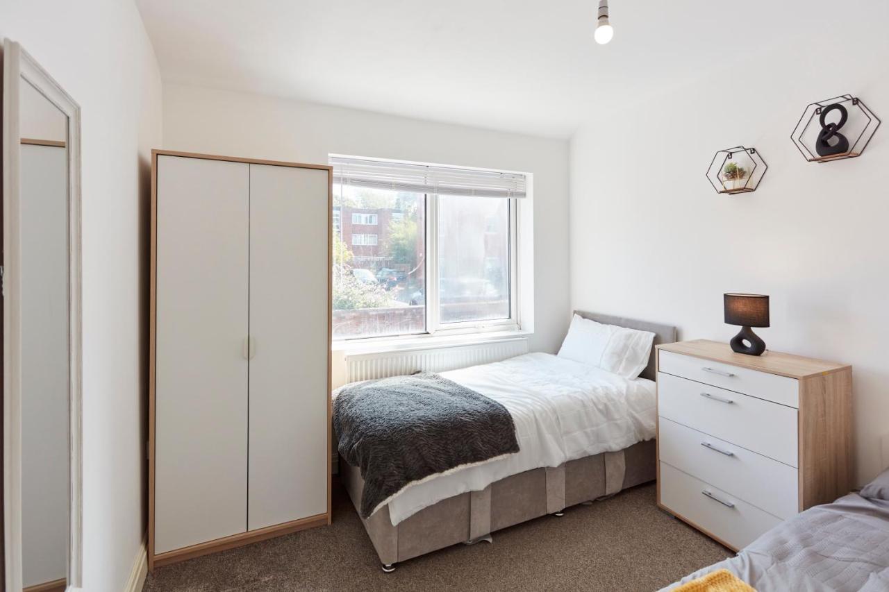 Spacious Home Close To City Centre Location Leeds  Buitenkant foto
