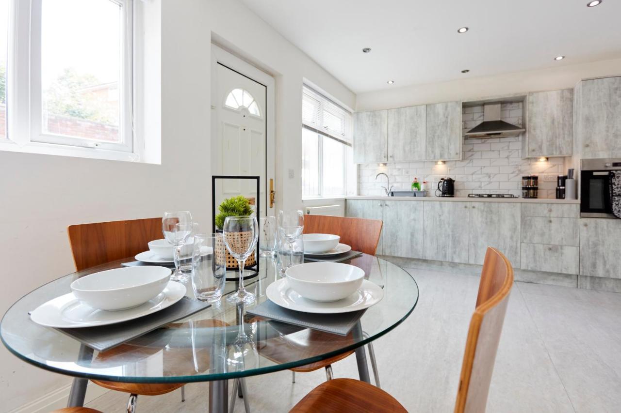 Spacious Home Close To City Centre Location Leeds  Buitenkant foto