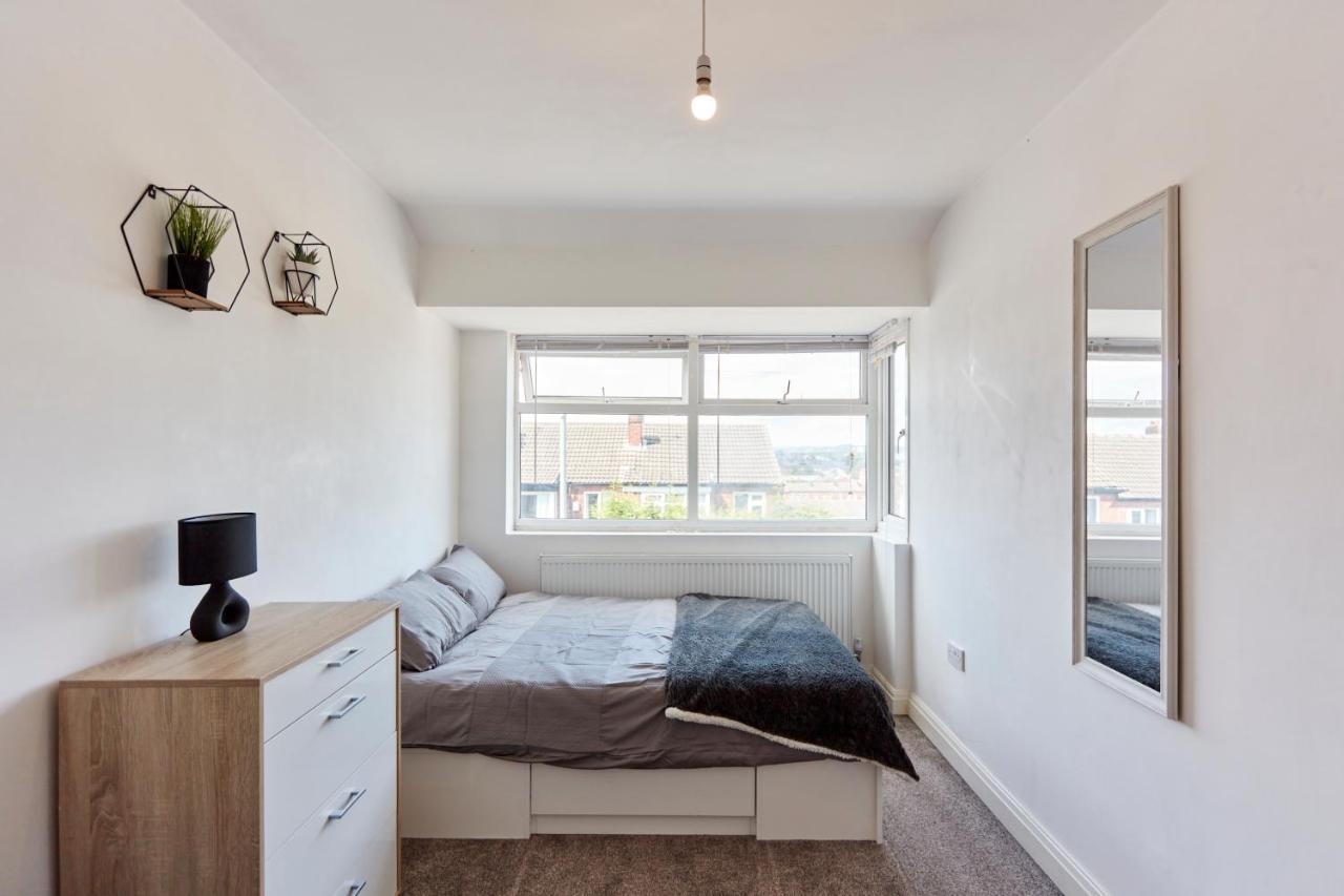 Spacious Home Close To City Centre Location Leeds  Buitenkant foto