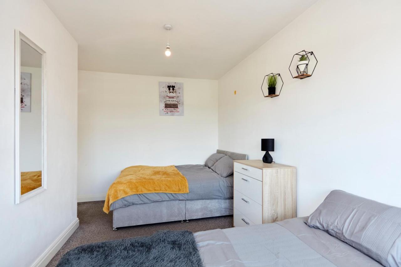 Spacious Home Close To City Centre Location Leeds  Buitenkant foto