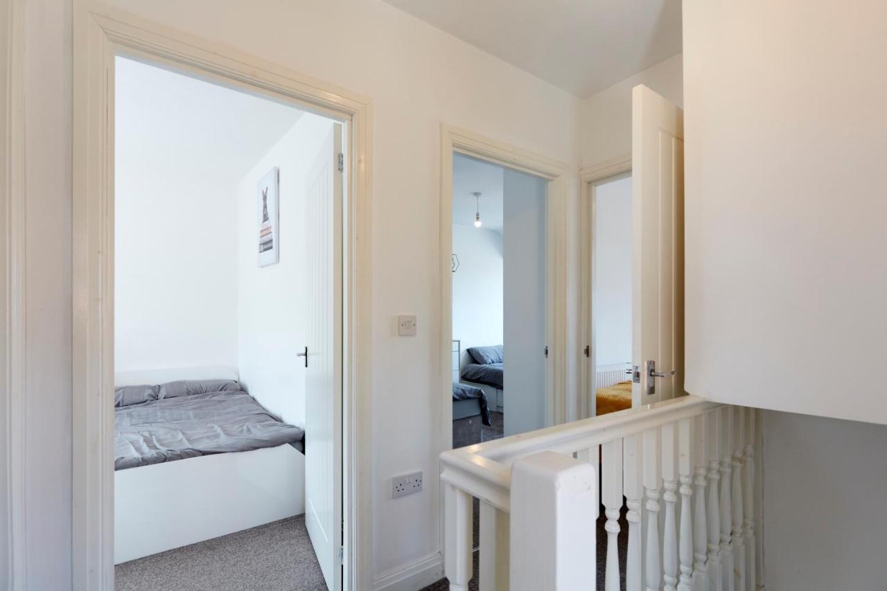 Spacious Home Close To City Centre Location Leeds  Buitenkant foto