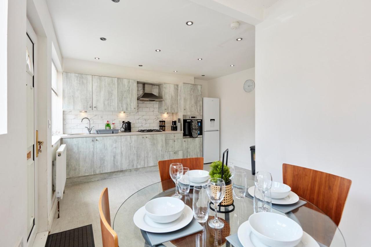 Spacious Home Close To City Centre Location Leeds  Buitenkant foto