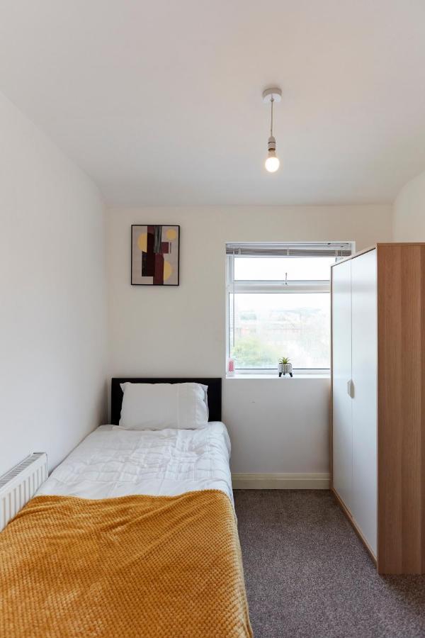 Spacious Home Close To City Centre Location Leeds  Buitenkant foto